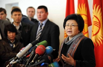 Dočasná premiérka Otunbajeva hodnotí výsledky voleb.