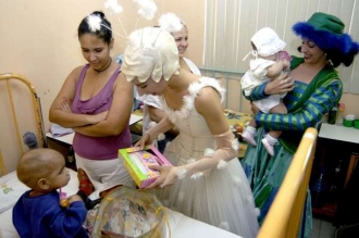 Členky kubánského národního baletu na dětské onkologii v Havaně.