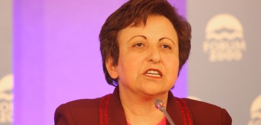 Íránská bojovnice za lidská práva Širín Ebadíová se na pražské konferenci Forum 2000 účastnila panelu o budoucnosti svobody a demokracie.