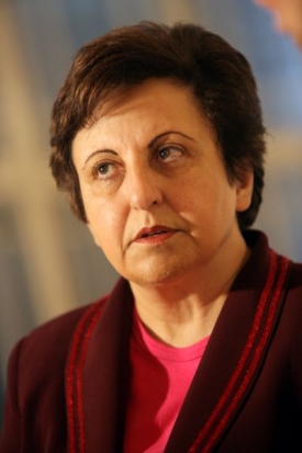 Ebadíová za své úsilí získala v roce 2003 Nobelovu cenu míru jako vůbec první žena islámského vyznání. Od loňského léta žije v londýnském exilu. 