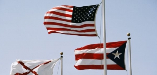 Portoriko je samosprávné území v rámci USA.