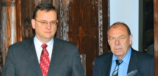 Jaroslavu Zavadilovi (vpravo) a premiérovi Petru Nečasovi se nepodařilo najít shodu.