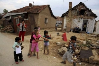 Romové v Kosovu. Svýcaři jim azyl nedávají.