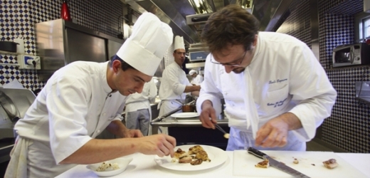 Kuchaři patří na trhu práce mezi žádané pozice.
