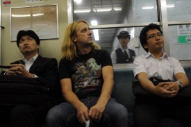 Márdi v japonském metru.