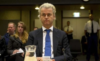 Za svůj boj proti islamizaci Evropy sedí nyní Wilders před soudem.