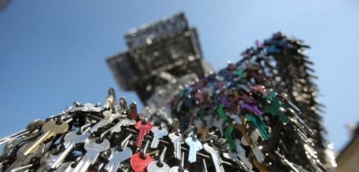 Klíčovou sochu tvoří osmdesát tisíc klíčů.