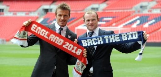 David Beckham (vlevo) a Wayne Rooney propagují anglickou kandidaturu.