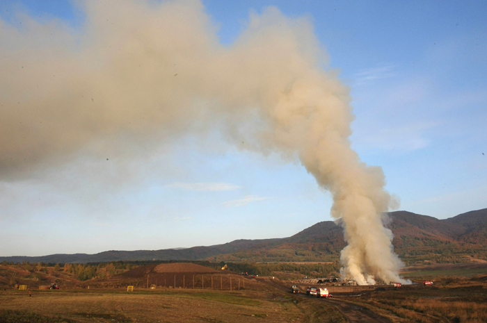 Ve Vysoké Peci hoří skládka komunálního odpadu už od rána.