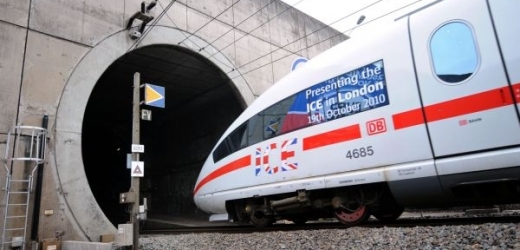 Do tří let hodlá Deutsche Bahn zahájit pravidelné spojení do Británie z Frankfurtu a Kolína nad Rýnem.
