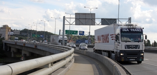 Dopravci chtějí, aby se kamiony částečně vrátily na Jižní spojku.