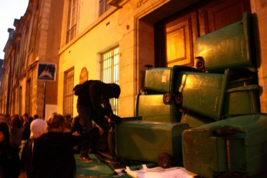 Pařížské gymnázium Sophie Germainové, zablokované studenty.