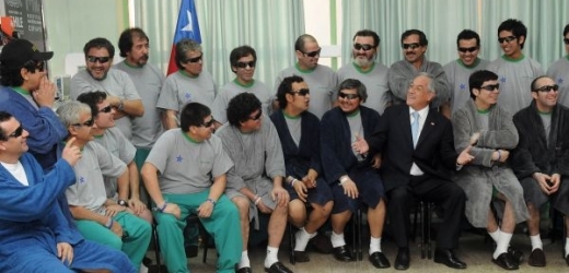 Zachánění horníci z Chile s prezidentem Sebastianem Pineraou.