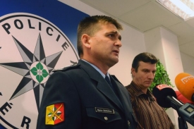 Ředitel pražské policie Martin Červíček (vlevo) a vedoucí vyšetřovacího týmu Josef Mareš.