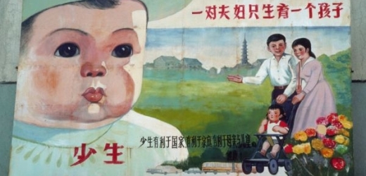 Billboard v Šanghaji propaguje politiku jednoho dítěte.