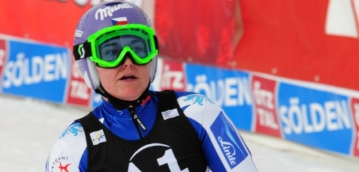 Šárka Záhrobská v cíli 1. kola obřího slalomu v Söldenu.