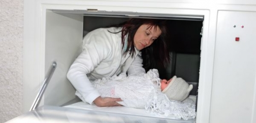 V babyboxu našli dvouletou holčičku (ilustrační foto).