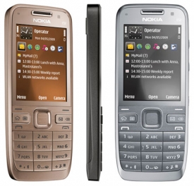 Chytré telefony hubnou a zlevňují (ilustrační foto modelu Nokia E52).