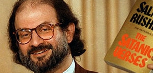 Salman Rushdie v době vydání Satanských veršů.