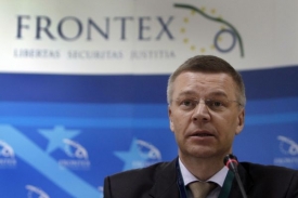 Ilkka Laitinen, ředitel agentury Frontex, posílá do Řecka svoje síly rychlého nasazení.