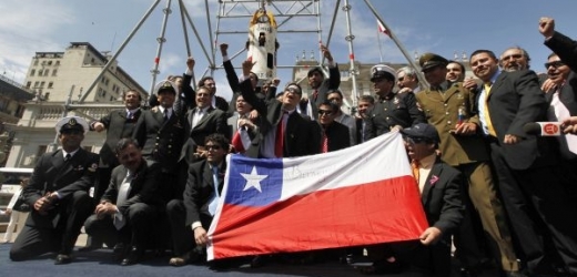Chilský prezident ocenil zachráněné horníky i záchranáře. 