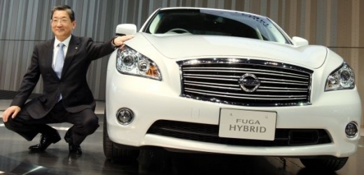 Nissan Fuga se představil s hybridním motorem.