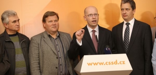 Milan Štěch (první zleva) je kandidátem na šéfa Senátu.