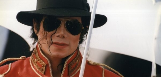 Zpěvák Michael Jackson je nejvíce vydělávající mrtvou celebritou. 