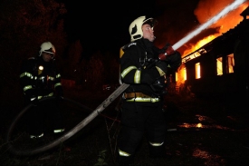 Na msítě požáru zasahovalo 23 jednotek hasičů.