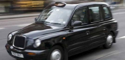 Londýnská taxi jsou pojmem (ilustrační foto).