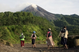 Vulkán Merapi soptí jednou za čtyři pět let.