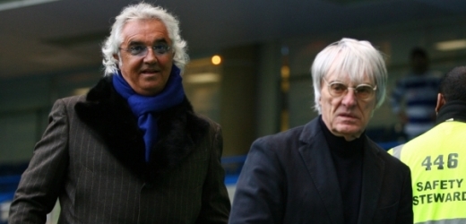 Přátelé i obchodní partneři Flavio Briatore (vlevo) a Bernie Ecclestone.