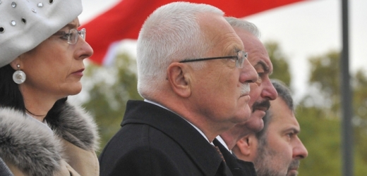Václav Klaus a ostatní ústavní činitelé během pietní akce na Vítkově.