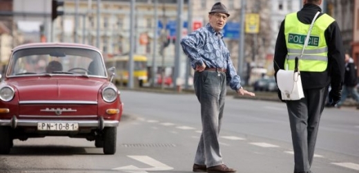 Množství starších řidičů je v posledních letech stále větší a větší (ilustrační foto).