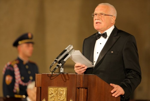 Prezident Václav Klaus pronesl projev na úvod slavnostního ceremoniálu předávání státních vyznamenání při příležitosti 92. výročí založení samostatného Československa. 