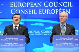 Prezident Evropské komise Jose Manuel Barroso a prezidetn EU Herman Van Rompuy. 
