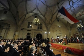 Na Pražském hradě se oslav výročí české státnosti zúčastnilo na 600 hostů.