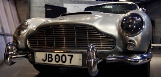 Legendární Aston Martin DB5, který si zahrál ve dvou bondovkách. 