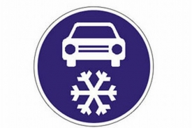 Nerespektování značky Zimní výbava se může řidiči prodražit.