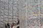 Návštěvníci jdou po schodech vedoucích do lotyšského pavilonu na výstavě Expo 2010 v Šanghaji.