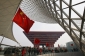 Čínské vlajky vedou návštěvníky do čínského pavilonu na závěrečný ceremoniál.