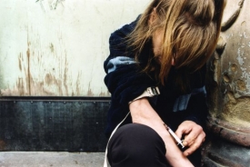 Heroin prý člověka ohrožuje méně než alkohol.