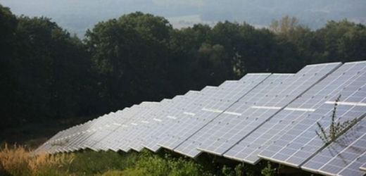 Spor vlády se solárními elektrárnami graduje.