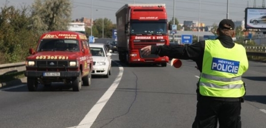 Nehoda zablokovala Jižní spojku v Praze, policie dopravu odklání (ilustrační foto).