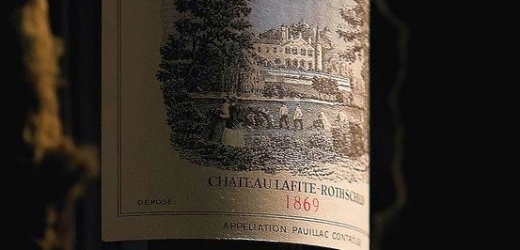 V Hongkongu se dražila exkluzivní vína Château Lafite-Rothschild.