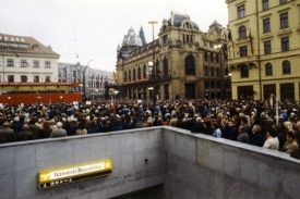 Snímek ze zahájení provozu linky B na stanici Náměstí Republiky.