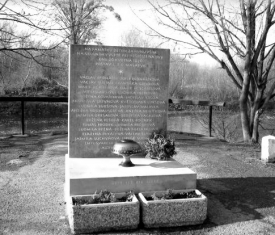 Pomník 31 dětem, které se v roce 1936 utopily v Dyji.