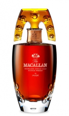 Pětapadesátiletá whisky Macallan v lahvi od Lalique. 