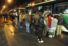 Na náklady ministerstva vnitra budou autobusy odvezeni zpět do Rumunska.