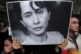Podporu vyjadřovali Do Aun Schan Su Ťij lidé po celém světě.